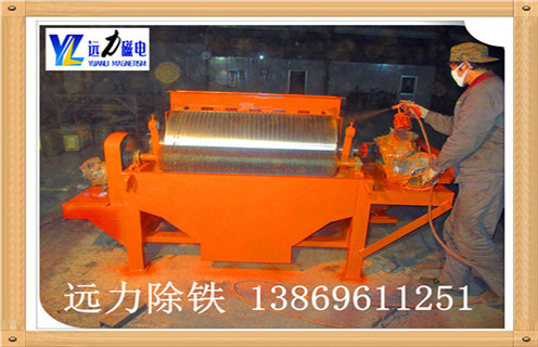 濕式磁選機(jī)被越來(lái)越多的選礦廠(chǎng)家購(gòu)買(mǎi),說(shuō)明我們的濕式磁選法已經(jīng)受到了越來(lái)越多的人歡迎和使用,這也就進(jìn)一步證明了濕式磁選設(shè)備的配件的銷(xiāo)售,越來(lái)越多的人詢(xún)問(wèn)關(guān)于其配件的價(jià)格,下面我們就來(lái)具體說(shuō)說(shuō). 在濕式磁選機(jī)內(nèi)部中,主要的配件包括了磁筒.磁系.磁塊.擋板.進(jìn)料口和排料口等組成,各個(gè)配件的價(jià)錢(qián)是不一樣的,比如像我們給您提供的磁塊,每個(gè)又不一樣,如果您需要更換磁塊,最好可以請(qǐng)我們工作人員上門(mén)去查看詳細(xì),看看您的設(shè)備是否需要更換,要更換幾個(gè)等,具體的價(jià)格就會(huì)出來(lái),然后我們?cè)俸蒙塘?我們廠(chǎng)家為您提供的濕式磁選機(jī)配件的價(jià)格在同行業(yè)中是比較實(shí)惠的.