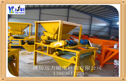 永磁磁選機(jī)的試車(chē)流程是啥樣子的,濰坊遠(yuǎn)力磁電生產(chǎn)的永磁磁選機(jī)是根據(jù)各種礦物不同的比磁化系數(shù),利用磁力進(jìn)行礦物分選.當(dāng)?shù)V漿進(jìn)入分選區(qū)時(shí),由于各種礦物比磁化系數(shù)不同,在磁場(chǎng)磁力作用下,強(qiáng)磁性礦物被吸附在圓筒表面上,隨圓筒旋轉(zhuǎn)帶到精礦礦口,脫離磁系后借精礦沖洗水排入精礦箱;脈石和弱磁性礦物不能被磁力吸引,在槽體內(nèi)礦漿流的作用下,順圓筒旋轉(zhuǎn)方向自流進(jìn)入尾礦排礦箱.