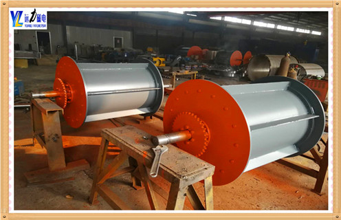 供應選礦實驗型磁選機 磁鐵鋼渣磁選機干式磁選機,資源充分節(jié)約利用是可持續(xù)發(fā)展的理念,也是節(jié)省費用創(chuàng)造利益的好方法.廢渣鋼渣等物料中有很大的利用價值,可以給客戶帶來經(jīng)濟效益和利用價值.如果想要提純除雜,首選就是鋼渣磁選機. 遠力磁電生產(chǎn)的供應選礦實驗型磁選機 磁鐵鋼渣磁選機干式磁選機設備具有構造合理,操作簡略,修理便利,適用性強,是錳礦石選礦設備地域抱負的磁選鐵砂設備.主機架底選用固接的船形機架底座,使設備在活動工作中滑動非常便利快捷,減少了設備移動的阻力.操作安穩(wěn).處理量大.磁場強度高,磁力耐久,分選效果好.精礦檔次高.遠力磁電磁選機是業(yè)內(nèi)的可靠品牌,質量和服務都是經(jīng)得起考驗的.